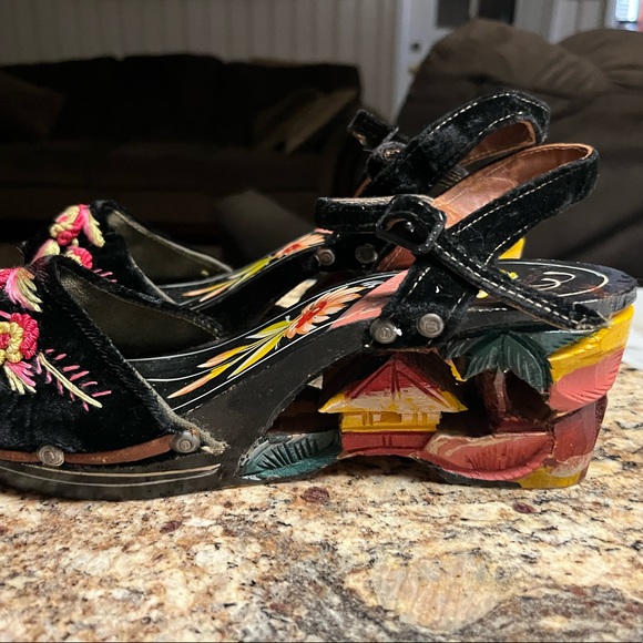 Vtg• 1940’s • Wooden • Carved • Black/ Red• Sandals • Size 6 • Philippines Shoes - Picture 5 of 13